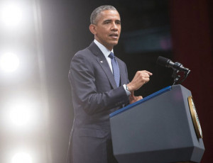 US President Barack Obama quotes SRK's famous 'DDLJ' dialogue