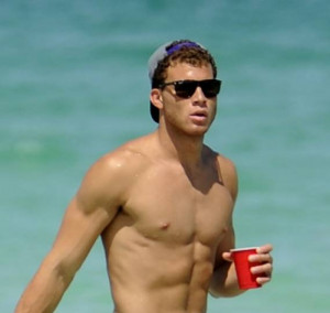 Blake sported Ray ban wayfarer sunglasses while suntanning in South ...