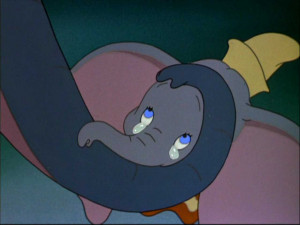 La escena de Dumbo con la madre encarcelada es de las más tristes y ...