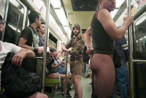 pants subway ride mexico city 300x201 PHOTOS: Funny Pics From 'No ...