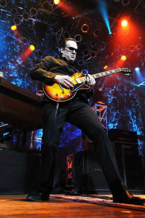 Bonamassa, who just kicked off the first leg of his 2011 ‘Dust Bowl ...