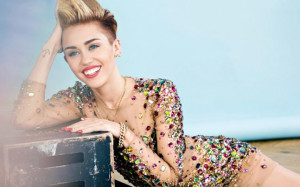 Spotted: Miley Cyrus kisses Victoria's Secret model Stella Maxwell