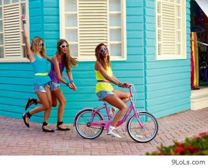 Girls having fun - Funny Pictures, Funny Quotes, Funny Videos - 9LoLs ...