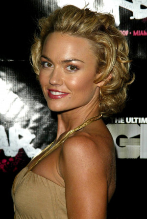 Kelly Carlson Pictures