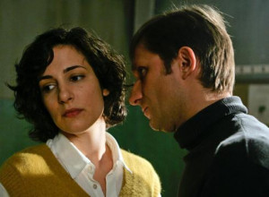 Ajla (Zana Marjanovic) dates Danijel (Goran Kostic) before the war ...