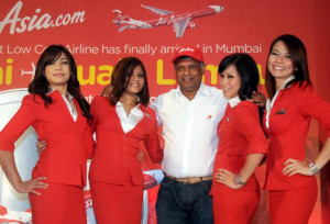 FLYING HIGH: Tony Fernandes with air hostesses of Air Asia. Photo ...