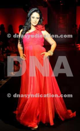Mona Singh Actress Red...