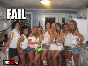 ... .net/images/2011/08/22/fitting-fail-girls-house-party_13140083964.jpg