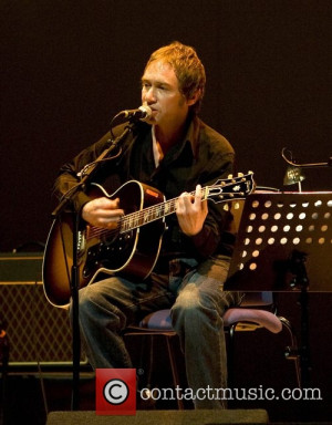 Simon Fowler Thursday 17th April 2008 Ocean Colour Scene performing