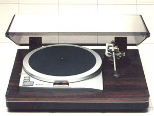 This is the best turntable from Technics, but too much expensive