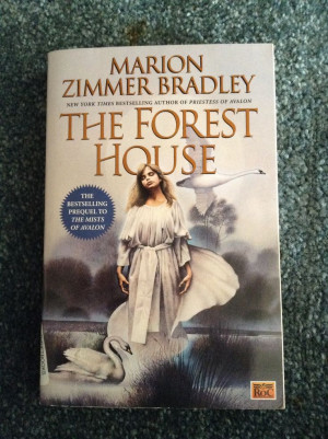 ... forest house (prequel to the mists of Avalon) - Marion zimmer Bradley