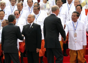 Cambodians mourn as body of ex-King Norodom Sihanouk returns