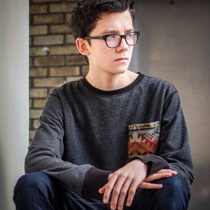 Asa Butterfield (18 años), el más famoso de todos gracias La ...