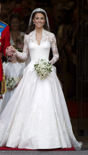 QUOTE: “Kim wil peperdure trouwjurk a la Kate Middleton”