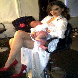 El horrible parto de Miranda Kerr-Imágenes del día 12-07-11, fotos