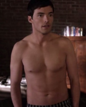 Ian Harding aka Ezra Fitz shirtless on Pretty Little Liars Season 2 ...