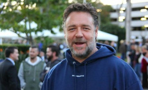 Russell Crowe made a special appearance at the Coffs Harbour Anzac Day ...