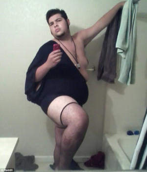 Epic bathroom selfies got Photobombed...12 Images