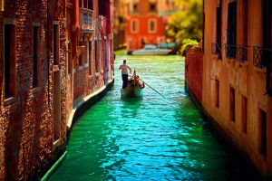 157495__italy-venice-canal-water-house-gondola-italy-venice_p.jpg