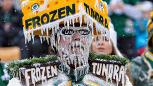 Green Bay Packers- fan embraces the conditions at Lambeau Field ...