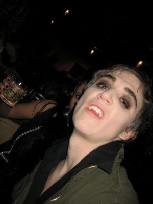 kyle-gallner-as-a-sexy-vampire-kyle-gallner-16929094-453-604.jpg