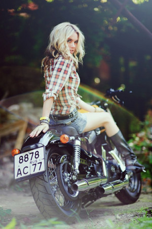 HARLEY DAVIDSON CAFE RACER BLONDE SEXY GIRL