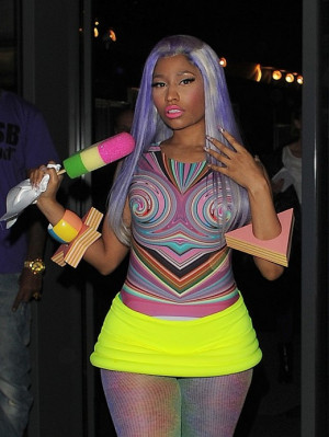 Nicki Minaj Stopping Traffic Outside Her London Hotel