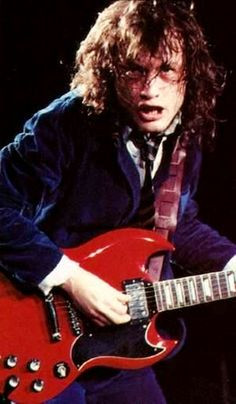 Angus Young ༺♥༻ More