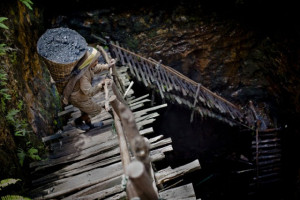 coal-mines-of-meghlaya-india_coal-mine-workers-1.jpg