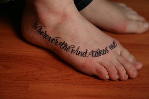 Fotos de Tatuajes de Nombres en el pie