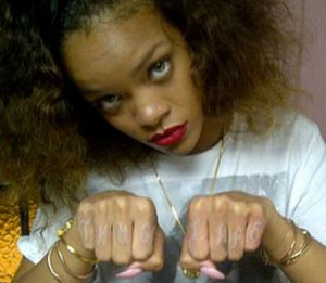 Rihanna Gets Tupac ‘Thug Life’ Tattoo On Hands