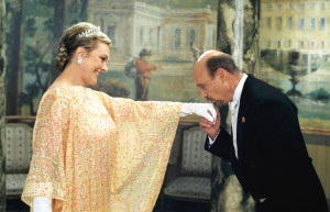 Pin Still Of Julie Andrews And Hector Elizondo In The Princess Diaries ...