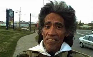 美国“金嗓子”流浪汉时来运转 成媒体红人(图)