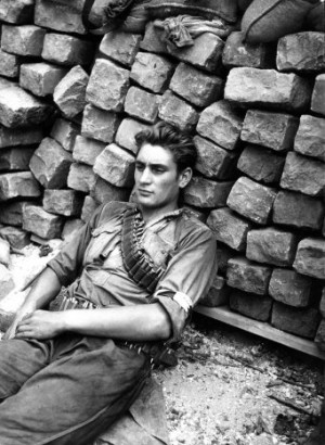 PARIS, sous l'occupation....( Robert Doisneau )
