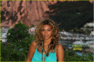 Beyonce's Tumblr Photo Album Revealed! | Beyonce Knowles, Bikini, Jay ...