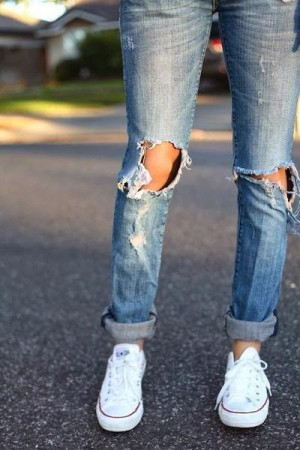 ... http://www.fabfashionideas.com/2014/04/jeans-with-white-converse.html