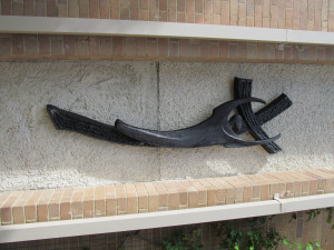 Description OIC floreat anglican cross 2.jpg