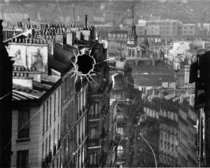 André Kertész: Broken plate , Paris, 1929
