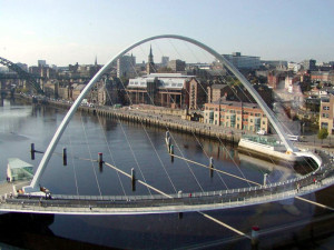 Millennium_bridge_above.jpg