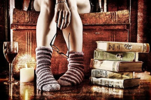 livros, vinho, frio e meias quentinhas… por vezes a felicidade é ...