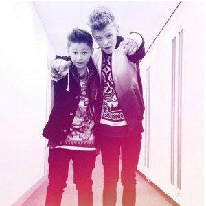 Bars and Melody Fan