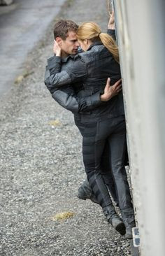 Fandango Gets a Sneak Peek at 'Divergent' with Neil Burger