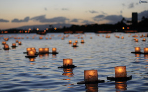 Kerzen auf dem Wasser