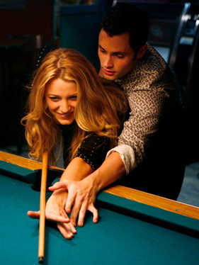 ... posteriormente a jugar al pool. Dan y Serena durante su primera cita