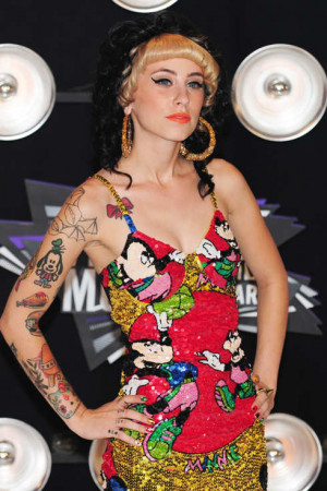 Best new artist nominee Kreayshawn arrives at the 2001 MTV Video Music ...