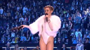 Miley Cyrus Smoking Weed...