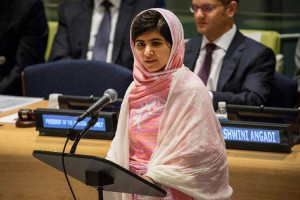 Malala Yousafzai, jeune Pakistanaise de 16 ans devant l'ONU à New ...