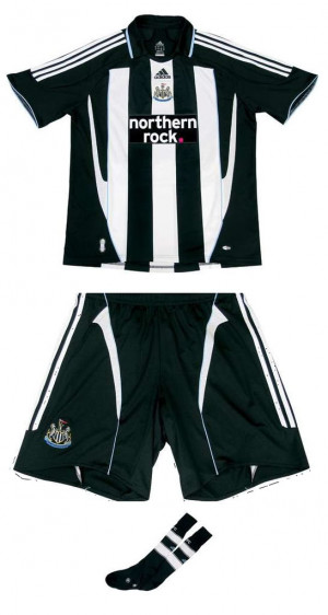 Re: 2009 - 2011 home kit, get your designs oot