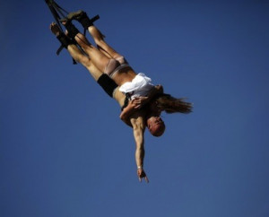 couple bungee jumping