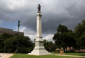 University of Texas in court over removal of Davis statue - Beaumont ...